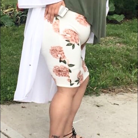 Silhouette NYC white floral skirt - Picture 3 of 3